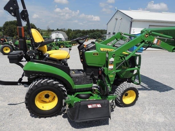 2016 JOHN DEERE 1025R