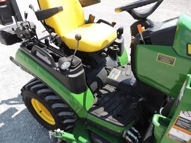 2016 JOHN DEERE 1025R